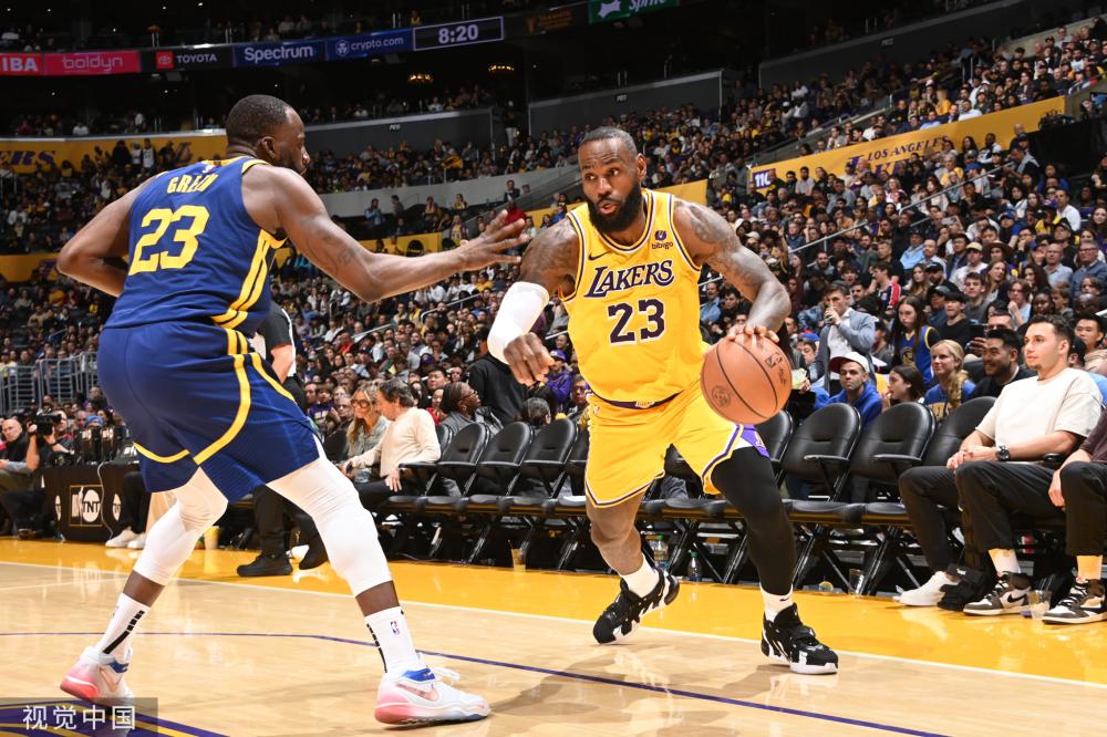 伦纳德是自 伦纳德是自