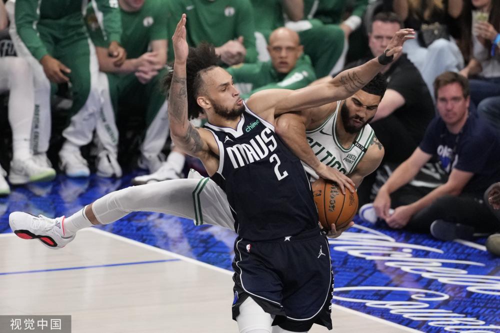 莱万在采访 莱万在采访